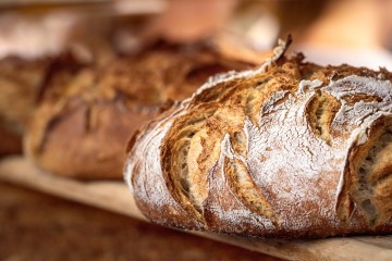 Frisch gebackener Brotlaib.