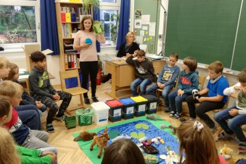 Workshop für Kinder zum Thema Abfallberatung in Bildungszentrum.