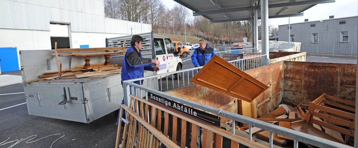 Holzabfall im Altstoffsammelzentrum Melissenweg