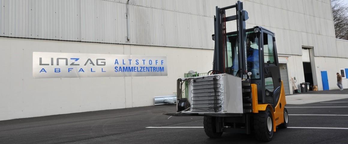 Gabelstapler im Altstoffsammelzentrum Melissenweg