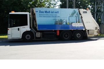 seitliche Aufnahme eines Müllwagens der Linz AG