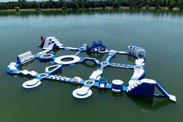 Am Fotos sieht man den neuen Aquapark am Pichlinger See.