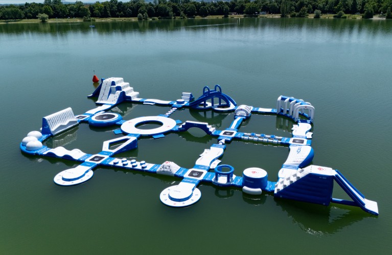 Am Fotos sieht man den neuen Aquapark am Pichlinger See.