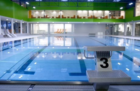 Sportbecken im Hallenbad