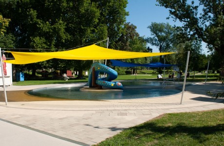 Kinderrutsche im Freibad