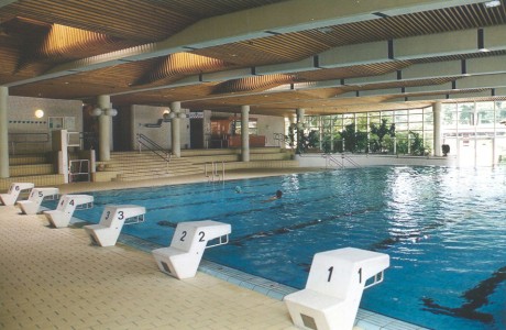 Sportbecken im Hallenbad