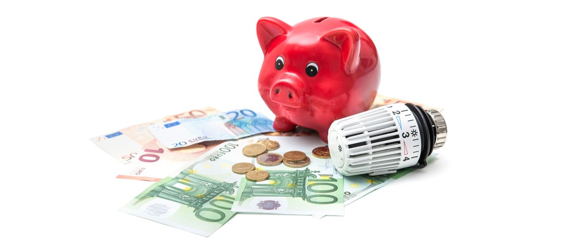 Banner zur Gerätetauschaktion mit Sparschwein, Geld und Heizungsthermostat