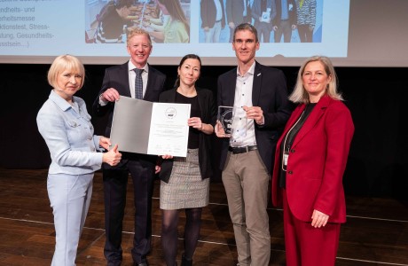 Gruppenfoto von der Verleihung des Siegels