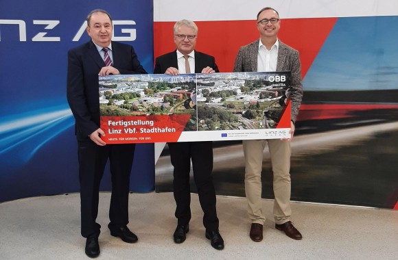 LINZ AG-Generaldirektor DI Erich Haider, Bürgermeister der Stadt Linz Klaus Luger und Vorstandsmitglied, ÖBB-Infrastruktur AG DI Dr. Johann Pluy 