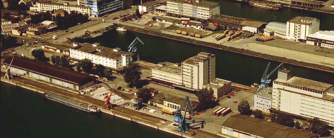 Aufnahme aus der Vogelperspektive vom Hafen im Jahr 2000