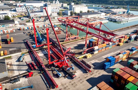 Zweiter Portalkran für Containerterminal