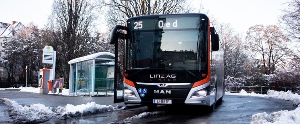 Abbildung von einem LINZ AG Bus mit der Linie 25.