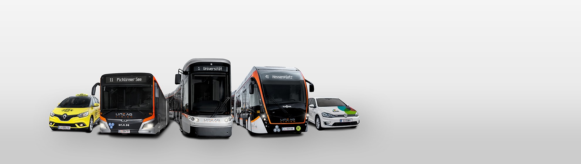 AST-Taxi, Bus, E-Bus, Straßenbahn und tim-Fahrzeug stehen in einer Reihe