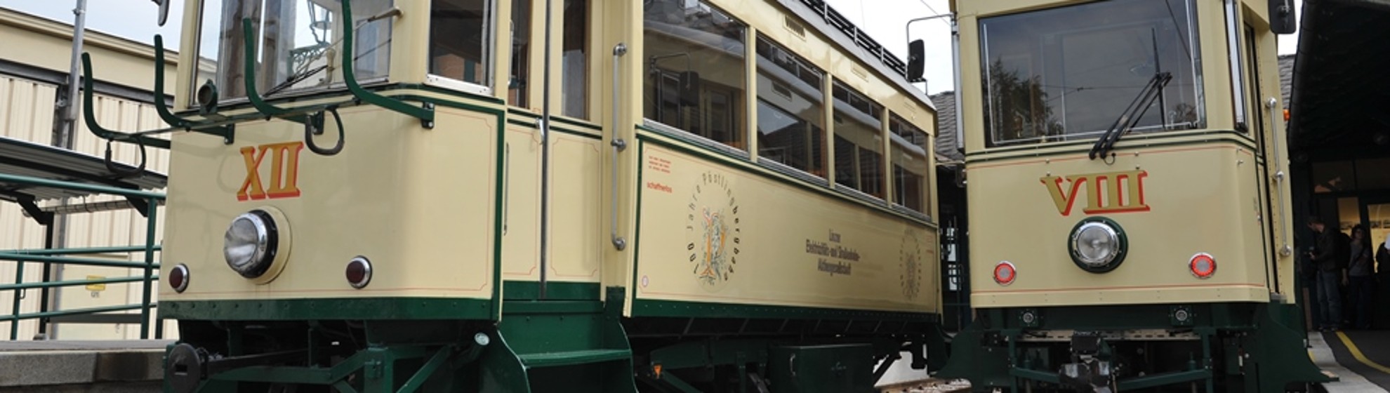 Abbildung zweier Bergbahnen.