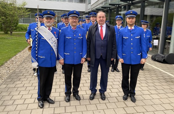 LINZ AG Musiker mit Generaldirektor Haider