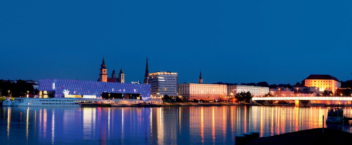 Donaulände - Lentos am Abend