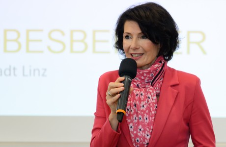 Moderatorin Bettina Kerschbaumer-Schramek