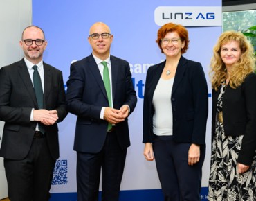 Gruppenfoto der Referent*innen des Nachhaltigkeitssymposiums 2024 sowie Josef Siligan, Dietmar Prammer, Jutta Rinner und Erich Haider