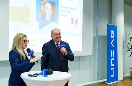 Moderatorin Christa Kummer und Erich Haider bei der Eröffnung des Symposiums