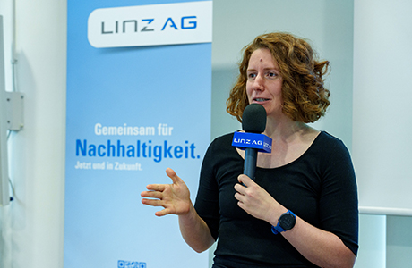 Katharina Rogenhofer beim Vortrag