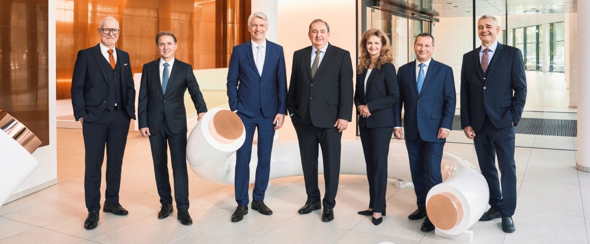 Vorstand und Geschäftsführung der LINZ AG: (v. l.)  Ing. Mag. Christian Gratzl; Ing. Mag. Albert Waldhör, MBA; Vorstandsdirektorin Dr.in Jutta Rinner, MBA; Generaldirektor DI Erich Haider, MBA; DI Alfred Leimer; Vorstandsdirektor DI Wolfgang Dopf, MBA; DI Emil Pertl, MBA