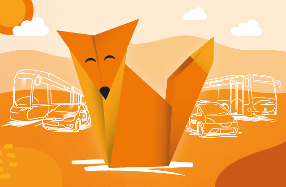 Illustration der Ferienaktion Lili Rallye der Linz AG Linien: Ein Fuchs sitzt neben einem Bus, einem AST-Taxi und einer Straßenbahn
