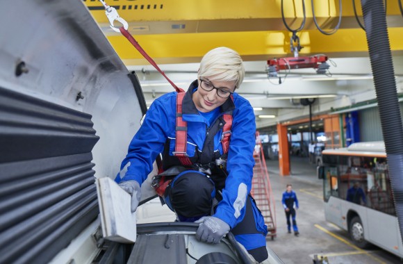 Beate Kraxberger, Kfz-Technik-Lehrling der LINZ AG.