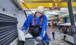 Beate Kraxberger, Kfz-Technik-Lehrling der LINZ AG.