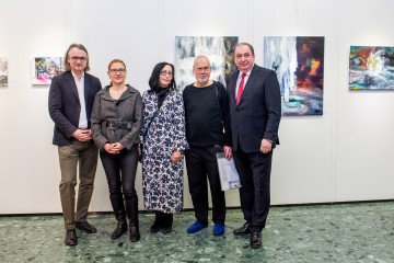 Dr. Julius Stieber (Direktor Kultur und Bildung der Stadt Linz), die drei Künstler Mag. art. Elisabeth Vera Rathenböck, Silvia Sun und Felix Dieckmann sowie LINZ AG-Generaldirektor DI Erich Haider, MBA bei der Vernissage.