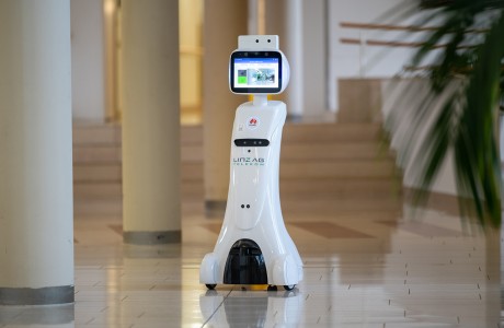 5G-Roboter unterwegs im Seniorenzentrum Spallerhof
