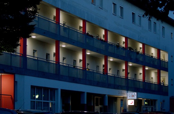 LED-Außenauf- und -eingänge GWG-Wohnhaus