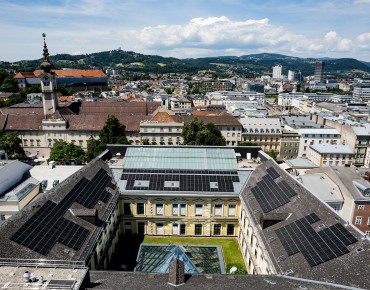 Photovotaikanlage auf einem Sparkasse Gebäude in OÖ