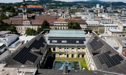 Photovotaikanlage auf einem Sparkasse Gebäude in OÖ