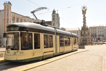 Foto der Pöstlingbergbahn am Hauptplatz