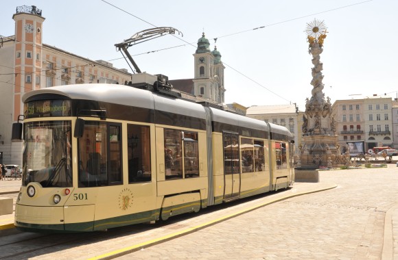 Foto der Pöstlingbergbahn am Hauptplatz