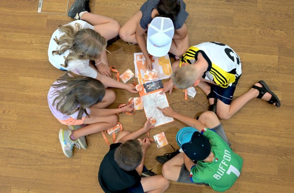 LILI Rallye 2024 Kinder und der Liniennetzplan