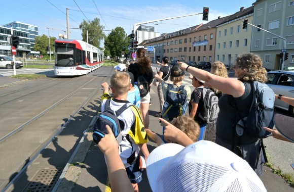 Mit Bus und Bim ging es bei der LILI Rallye 2024 durch Linz
