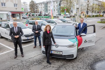 Vorstandsdirektorin Dr. Jutta Rinner, Herr Luger, Hein und Herr Waldhör