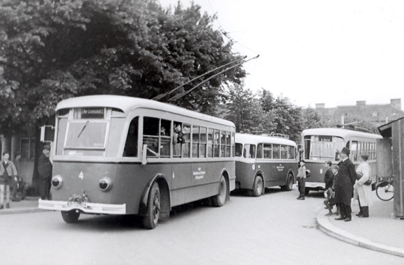 Obus bei der Eröffnungsfahrt 1944