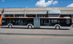 seitenansicht des neuen e-busses