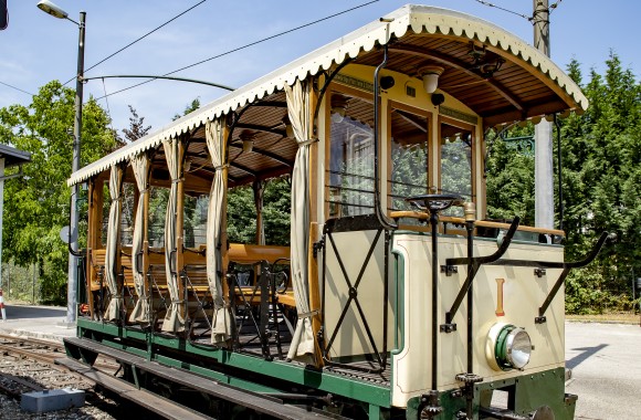 Der offene Sommerwagen der Pöstlingbergbahn.