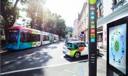 tim-Knoten: multimodaler Knoten in Graz mit Straßenbahn, Carsharing und Infotafel