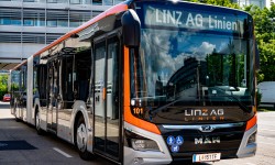 Vorderansicht des neuen E-Busses