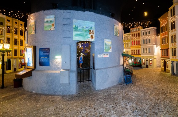 Märchenplatz der Grottenbahn ist weihnachtlich dekoriert