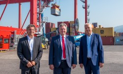 Die Führungsspitze im Containerterminal, LINZ AG HAFEN: Der neue Leiter Enrico Tiringer, Hafendirektor Mag. Harald Kronsteiner, MBA und Franz Frisch, Containerterminal-Leiter bis 30.9.2020 (v.l.n.r.) 