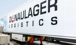 LKW Container mit Aufschrift "Donaulager Logistics"