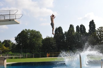 Parkbad_Sprungturm_Springer