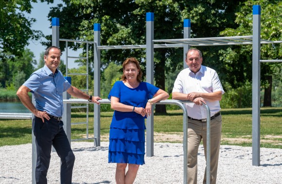 Generaldirektor Erich Haider mit Herrn Sonnleitner und Frau Hörzinger beim Calistenics Park