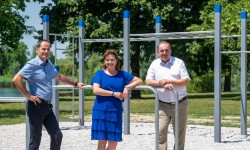 Generaldirektor Erich Haider mit Herrn Sonnleitner und Frau Hörzinger beim Calistenics Park