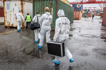 Containerterminal bei Drehaufnahmen von Soko